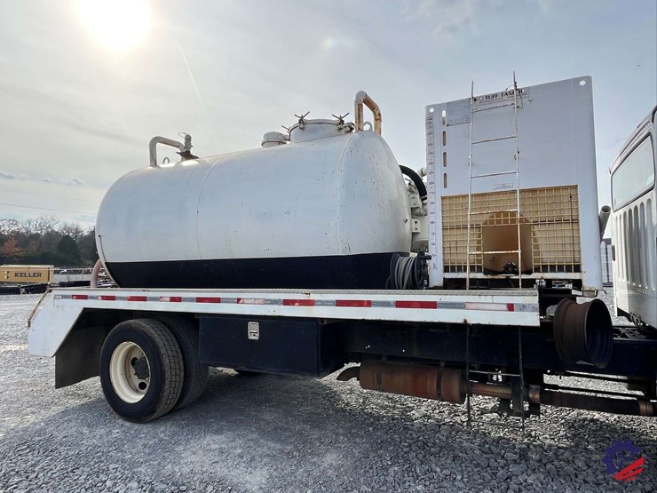 2005-freightliner-m2-business-class-s/a-water-truck-image-34