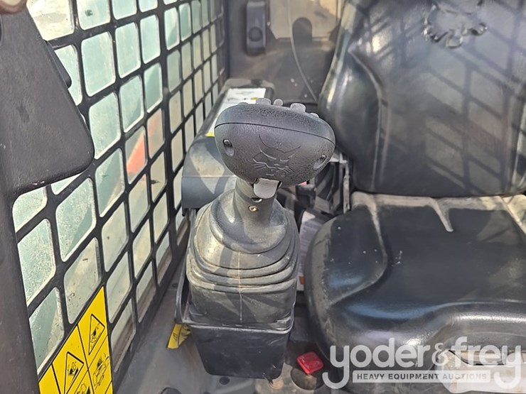 2021-bobcat-t595-image-76