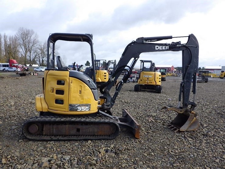 2019-deere-35g-image-3