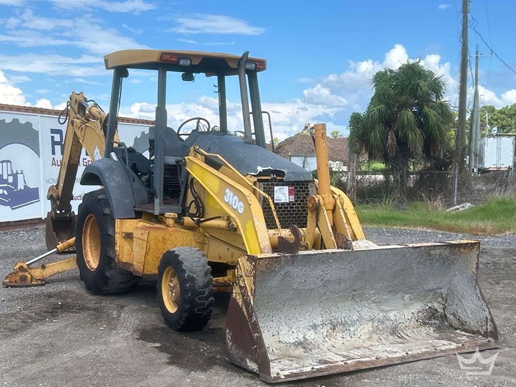 2004-deere-310g-image-2