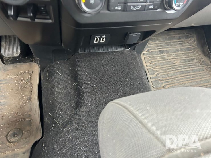 2020-ford-f150-xlt-image-35