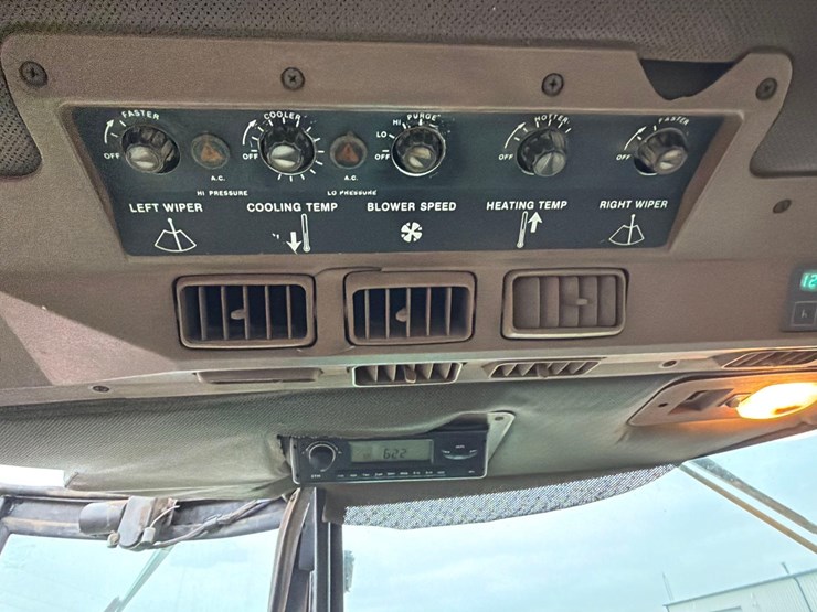 john-deere-8450-image-37