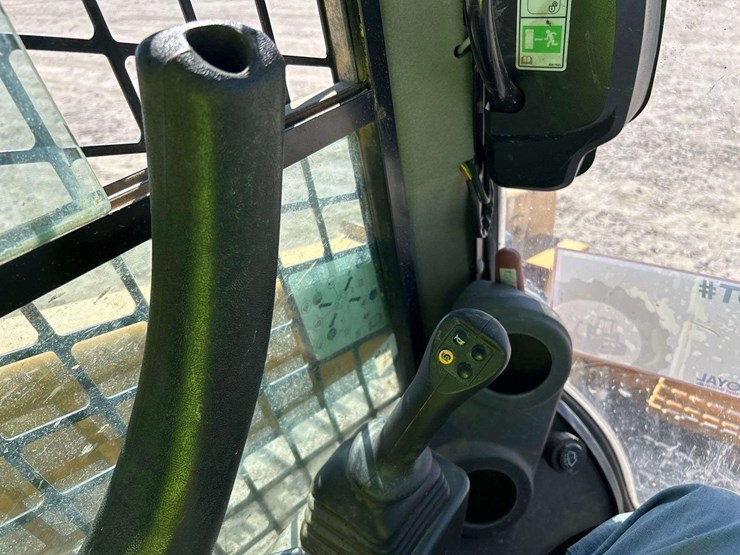 2019-caterpillar-299d3-xe-image-16