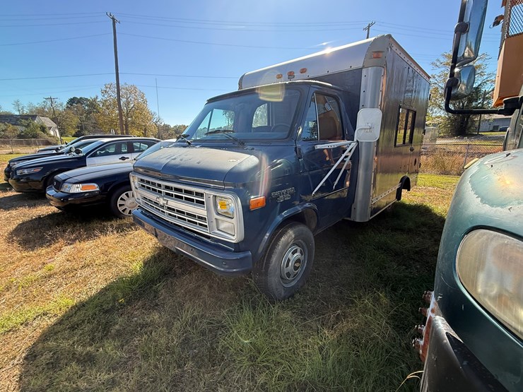 1991-chevrolet-c30-image-1