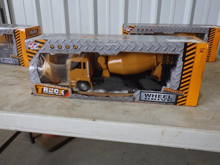 remote-control-mixer-truck-toy-image-1