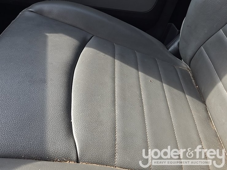 2014-dodge-service-truck-image-96