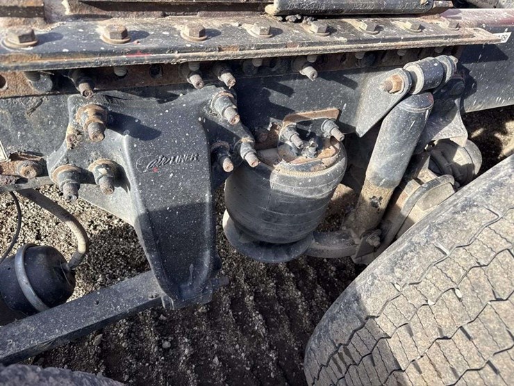 2013-freightliner-cascadia-125-image-17