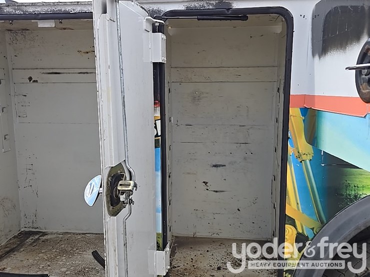 2014-dodge-service-truck-image-49