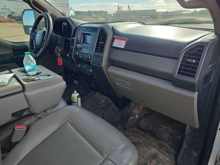 2017-ford-f550-image-36