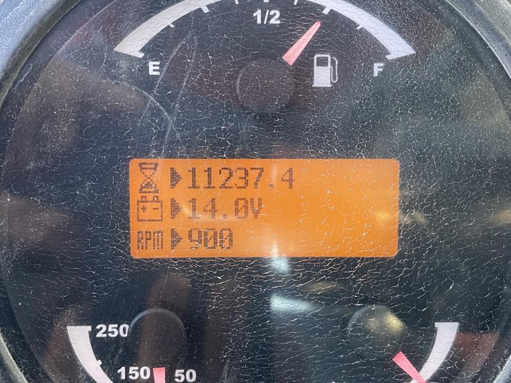 2011-jlg-g10-55a-image-10