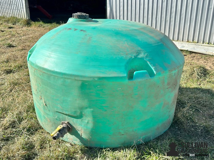 snyder-vertical-round-poly-tank-image-6