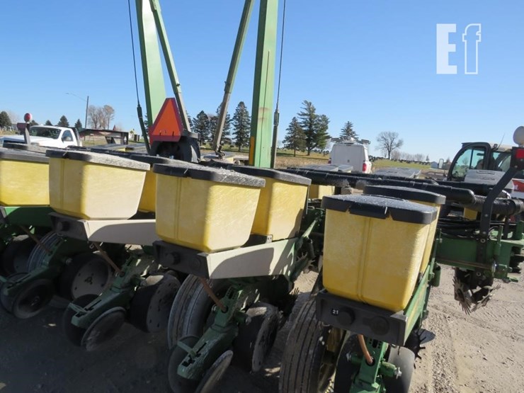 john-deere-7200-image-10