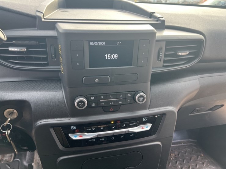 2024-ford-explorer-image-28