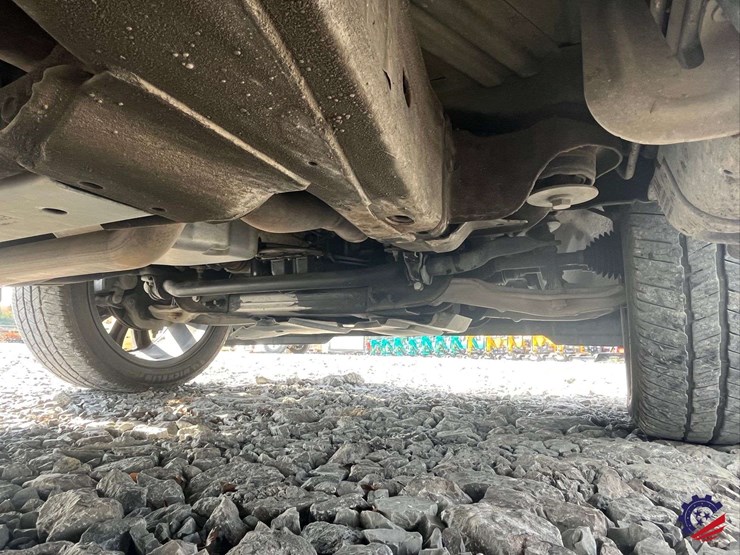 2015-chevrolet-tahoe-ltz-image-27