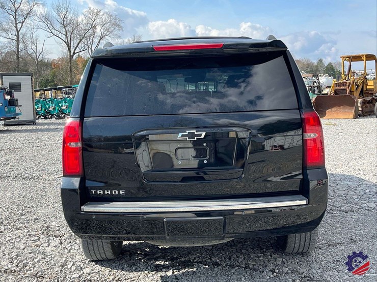 2015-chevrolet-tahoe-ltz-image-21