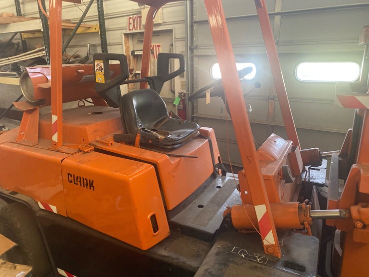 #52-•-clark-lp-solid-tire-fork-lift-8,000-lb-image-2