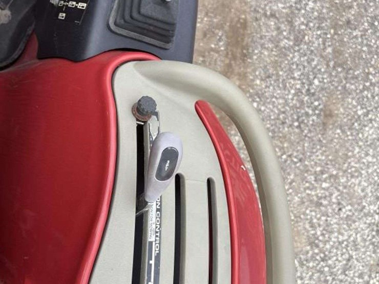 case-dx29-loader-tractor-image-35