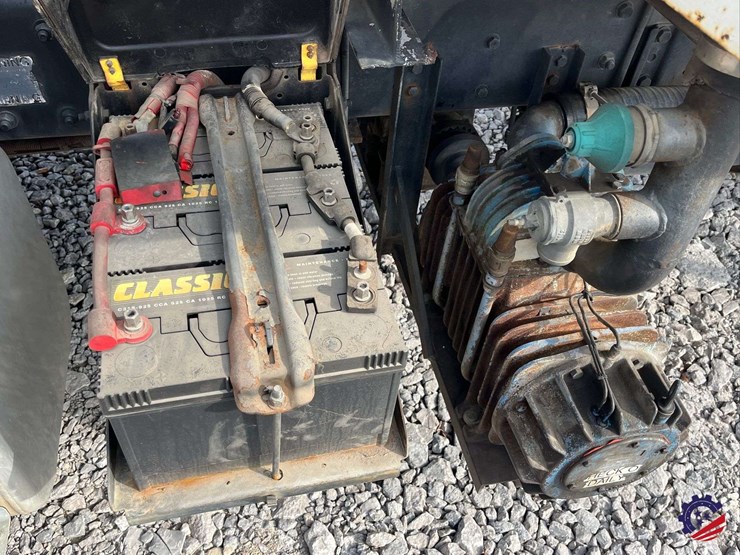 2005-freightliner-m2-business-class-s/a-water-truck-image-20