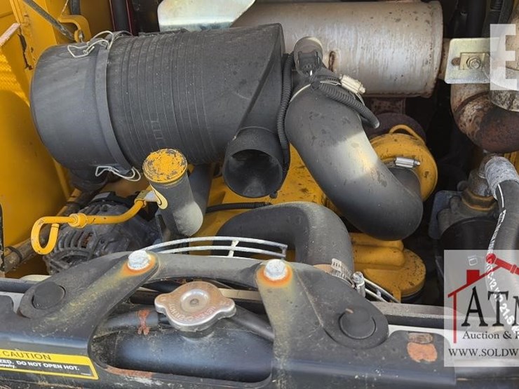 2008-deere-320-image-16