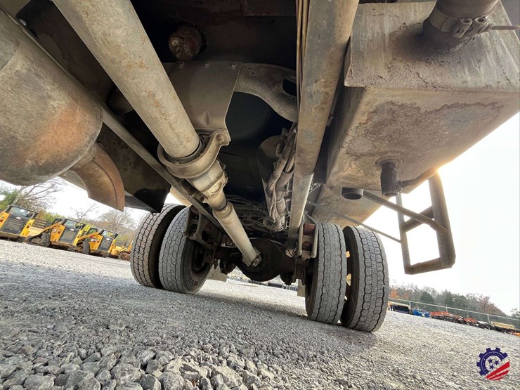 2005-freightliner-m2-business-class-s/a-water-truck-image-27