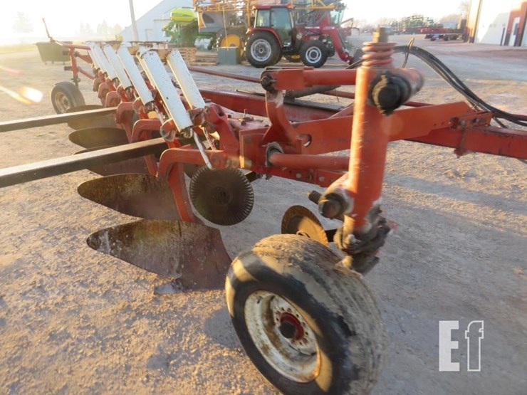 international-720-image-8