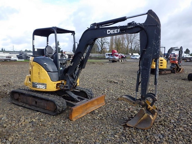 2019-deere-35g-image-2