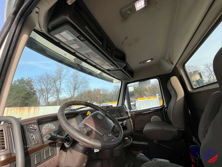 2016-volvo-d11-s/a-truck-tractor-image-57