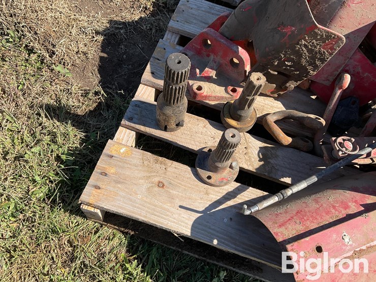two-pallets-of-misc-tractor-parts-image-9