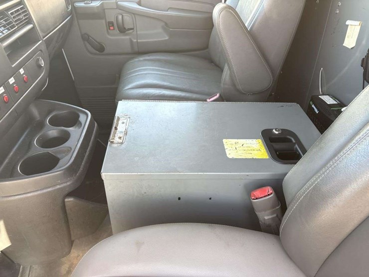 2013-chevrolet-2500-image-21