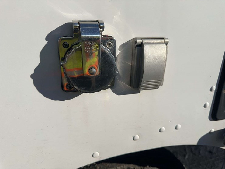 2008-freightliner-mt45-image-14