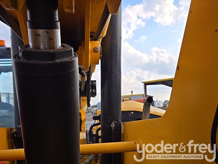 2017-jcb-512-56-image-73