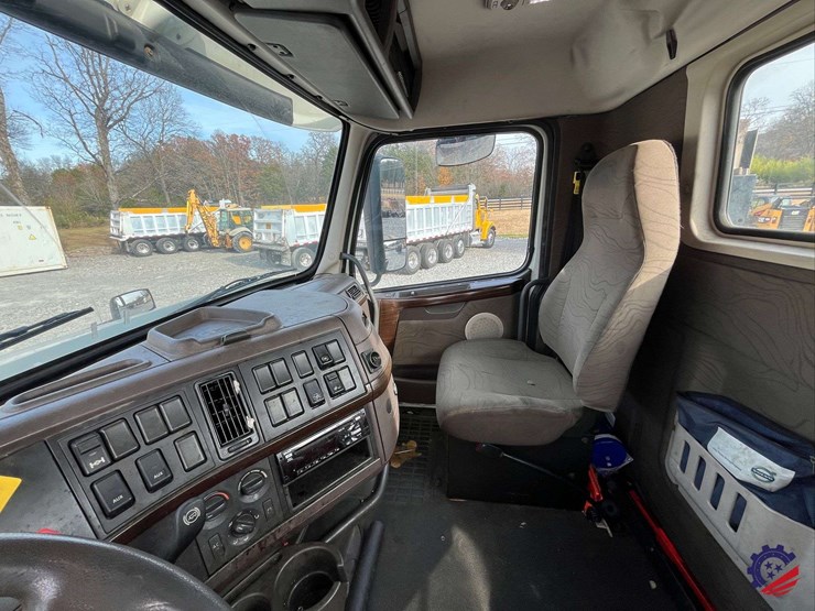 2016-volvo-d11-s/a-truck-tractor-image-58