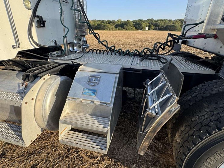 2014-peterbilt-386-image-4