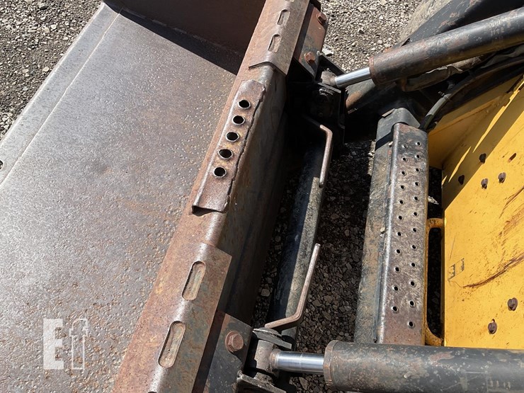 1998-new-holland-lx565-image-10