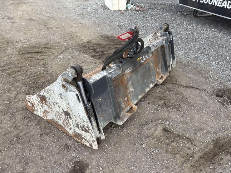 paladin-2016-4-way-hydraulic-skid-steer-bucket-image-2