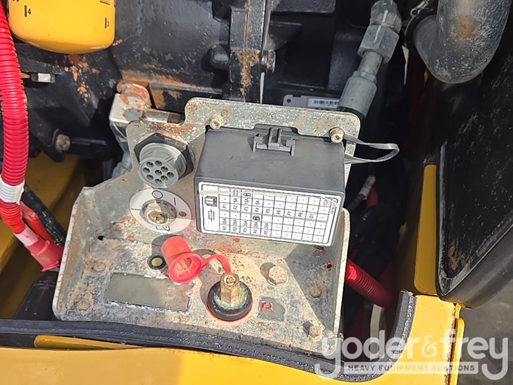 2019-caterpillar-tl1255d-image-93