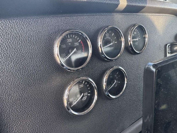 2014-peterbilt-386-image-33