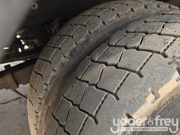 2014-dodge-service-truck-image-32