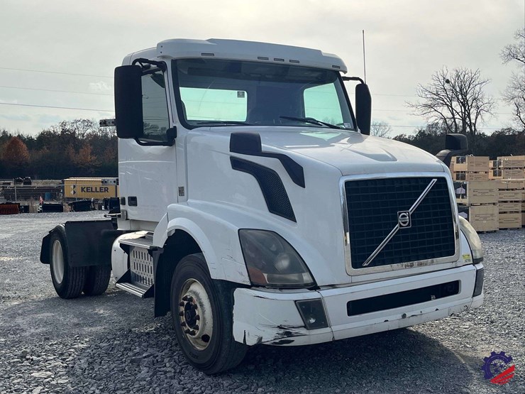 2016-volvo-d11-s/a-truck-tractor-image-11