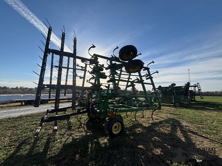 2005-john-deere-2210-image-5