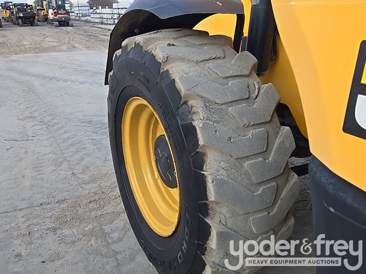 2017-jcb-512-56-image-31