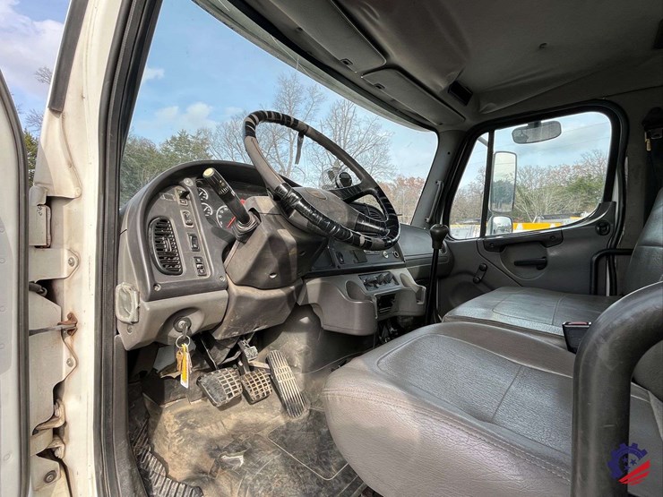 2005-freightliner-m2-business-class-s/a-water-truck-image-61