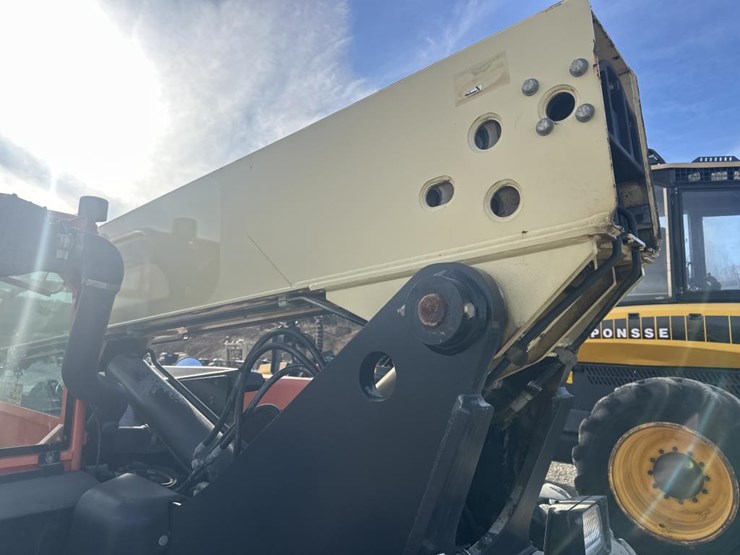 2015-jlg-g6-42a-image-24