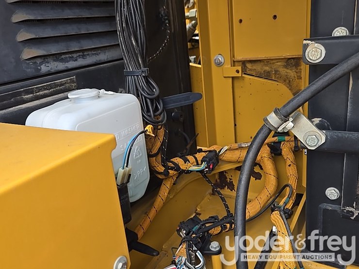 2016-caterpillar-312fgc-image-82