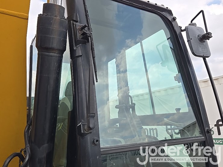 2016-caterpillar-312fgc-image-97