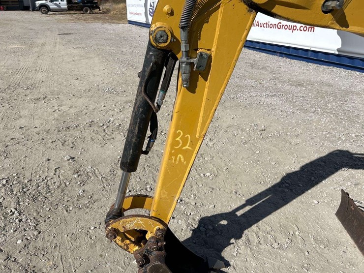 2021-caterpillar-300.9d-image-10