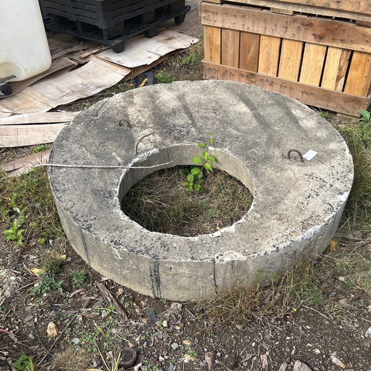 #136 • 58” Round Cement Access Hatch