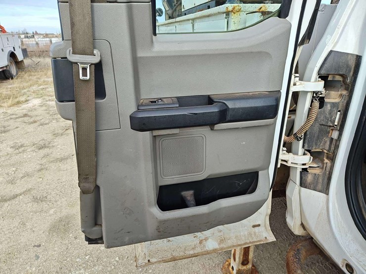 2017-ford-f550-image-17