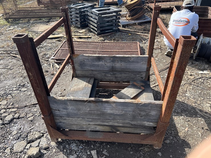 #125-•-44”-x-40”-steel-crate-image-1