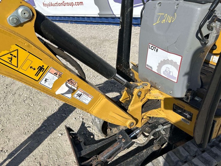 2021-caterpillar-300.9d-image-12